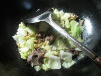 榨菜丝牛肉炒圆白菜的做法步骤4