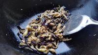 酸汤煎茄子彩色手擀面片儿的做法步骤11